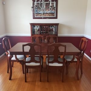 6 piece Dining Room Set with Hutch